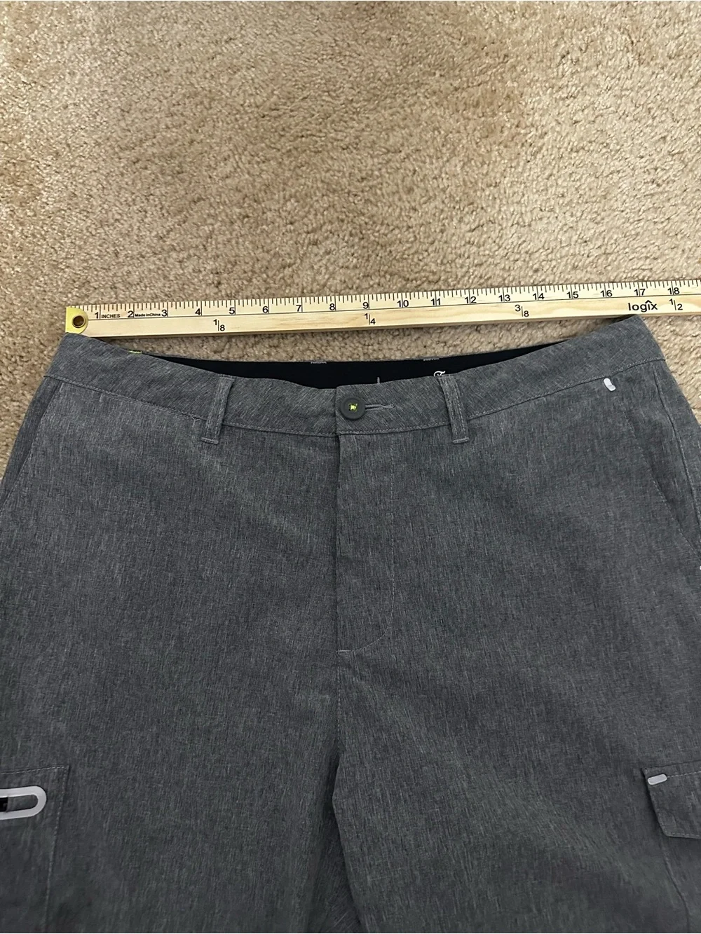 Tommy Bahama Island Active Cargo Shorts Size 34 Gray Hybrid Tech Performance EUC